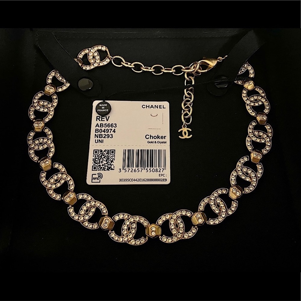 ✨SOLD✨🔥Stunning Chanel Choker🔥